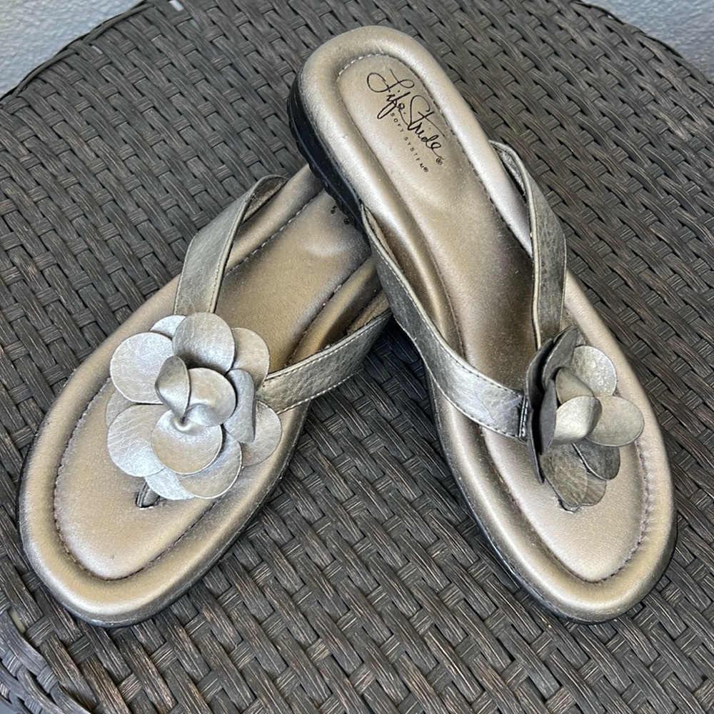 Life Stride Soft System Pewter Sandals With Flower_Size 8.5_NWOT